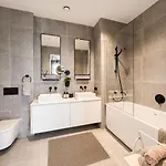 Exclusive In Heart Of Town Апартаменты