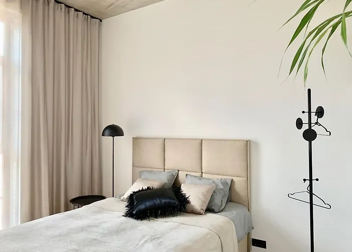 Exclusive In Heart Of Town Appartement